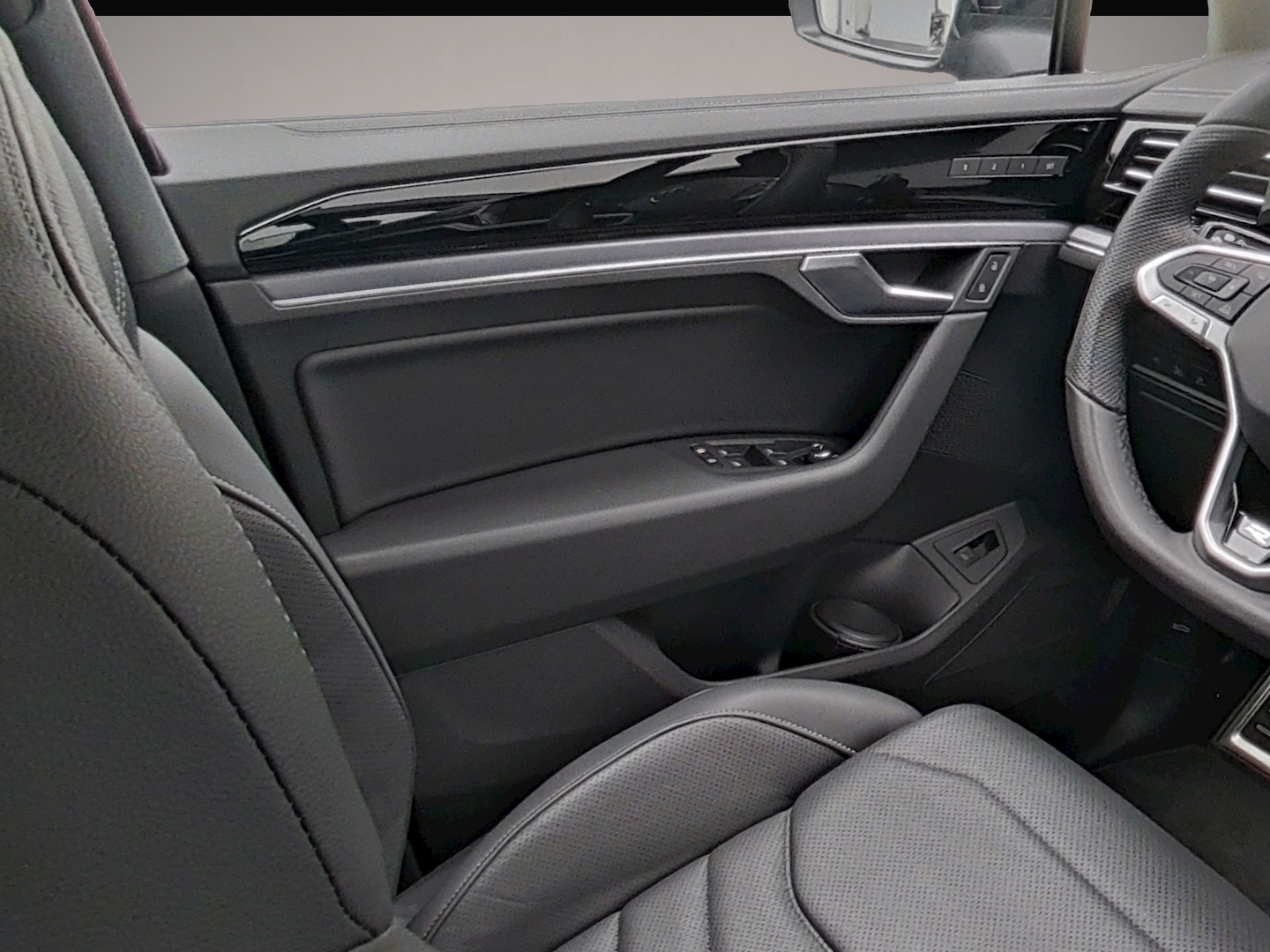 Bild 5 Volkswagen Touareg 3.0 TSI R-Line BLACK-STYLE 5-J-GAR AHK D