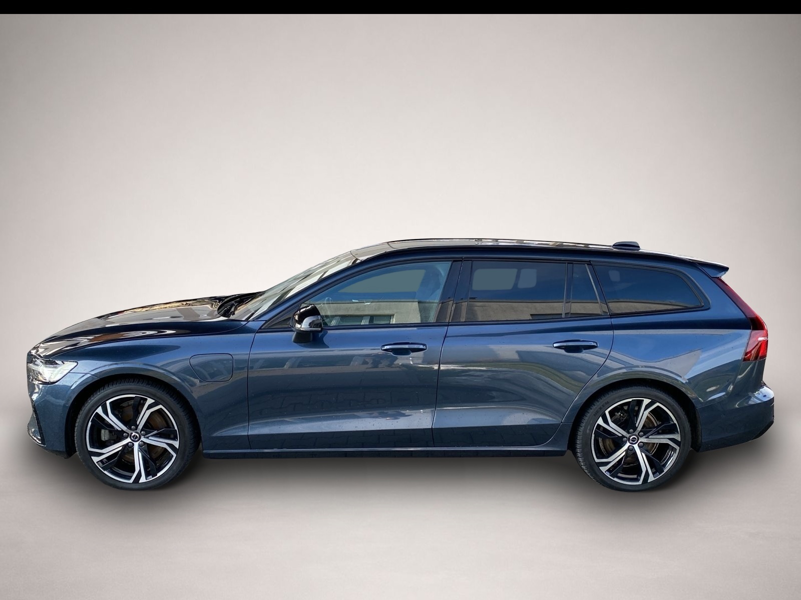 Fotografie 2 des Volvo V60 T8 Plus Dark Recharge ACC*HUD*WiPa**AHK