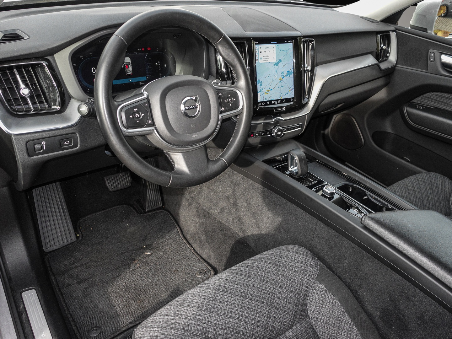 Bild 4 Volvo XC60 Momentum Pro 2WD Digitales Cockpit Soundsys