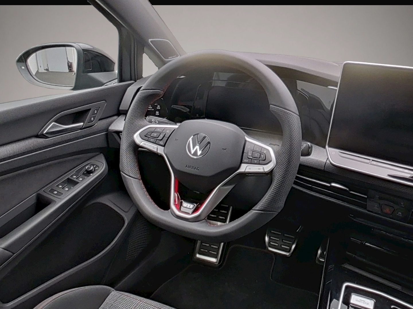Fotografie 4 des Volkswagen Golf GTI 8 2.0 TSI DSG BLACK STYLE AHK PANO NAVI