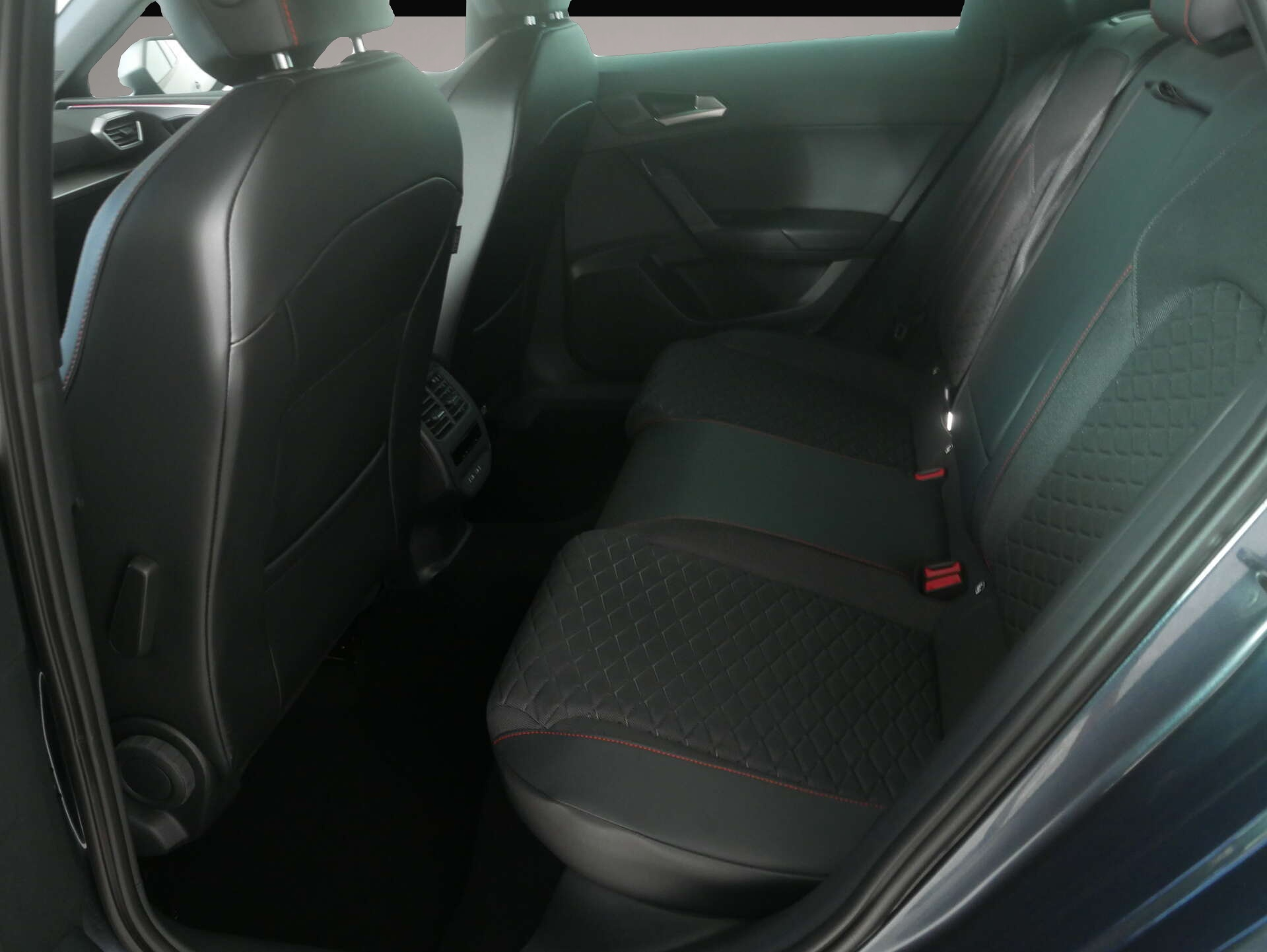 Bild 4 Seat Leon Sportstourer 1.5 eTSI FR