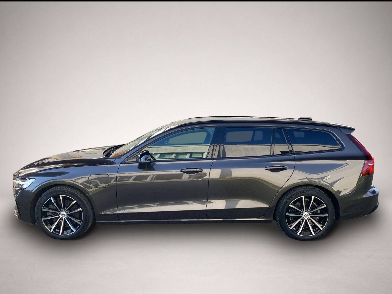 Bild 2 Volvo V60 Kombi T8 Plus Dark Recharge WiPa*LED*Navi*DA
