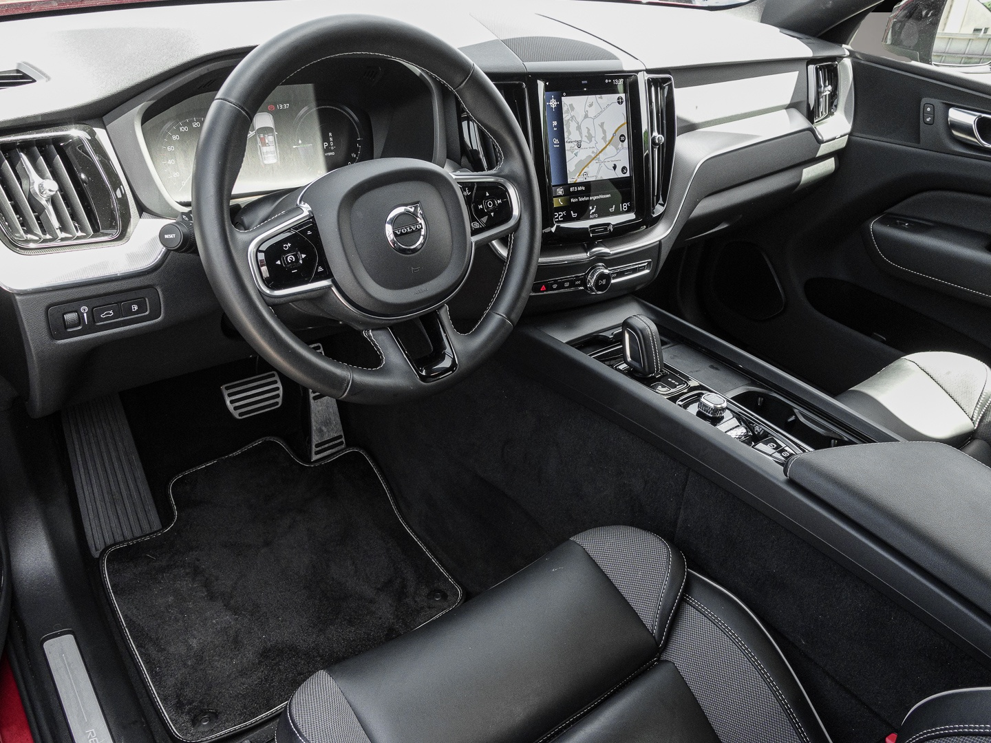 Bild 4 Volvo XC60 R Design Recharge Plug-In Hybrid AWD T8 Twi