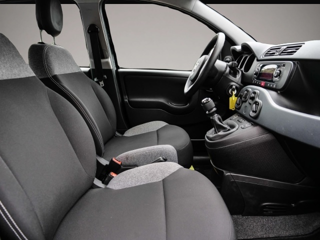 Bild 6 Fiat Panda Hybrid Klima Tagfahrlicht Radio ZV ABS Ser