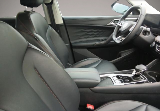 Bild 4 MG HS HS Luxury 170PS AT7 125 kW (170 PS), Automati