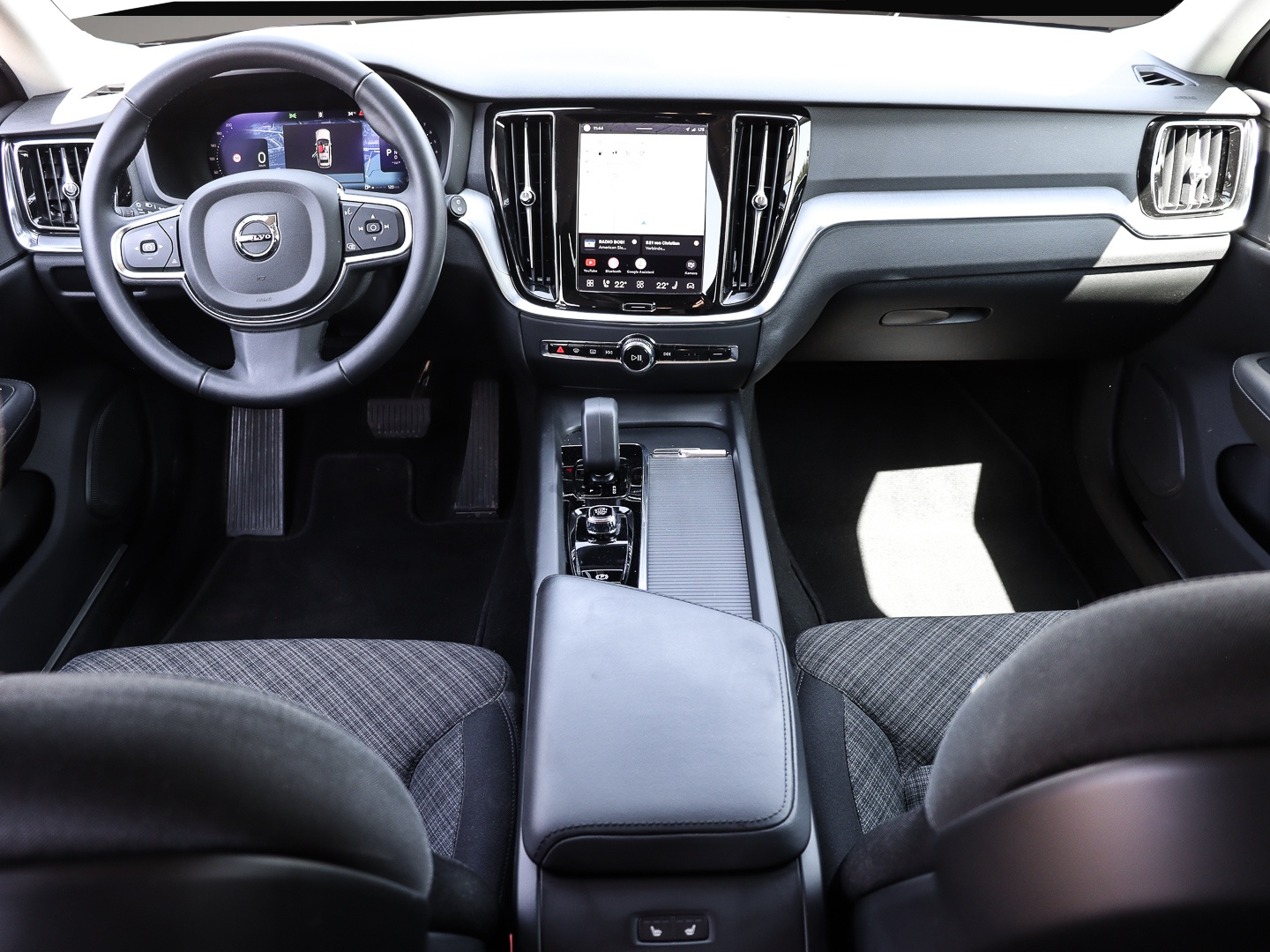 Bild 4 Volvo V60 Kombi Core Digitales Cockpit Soundsystem LED