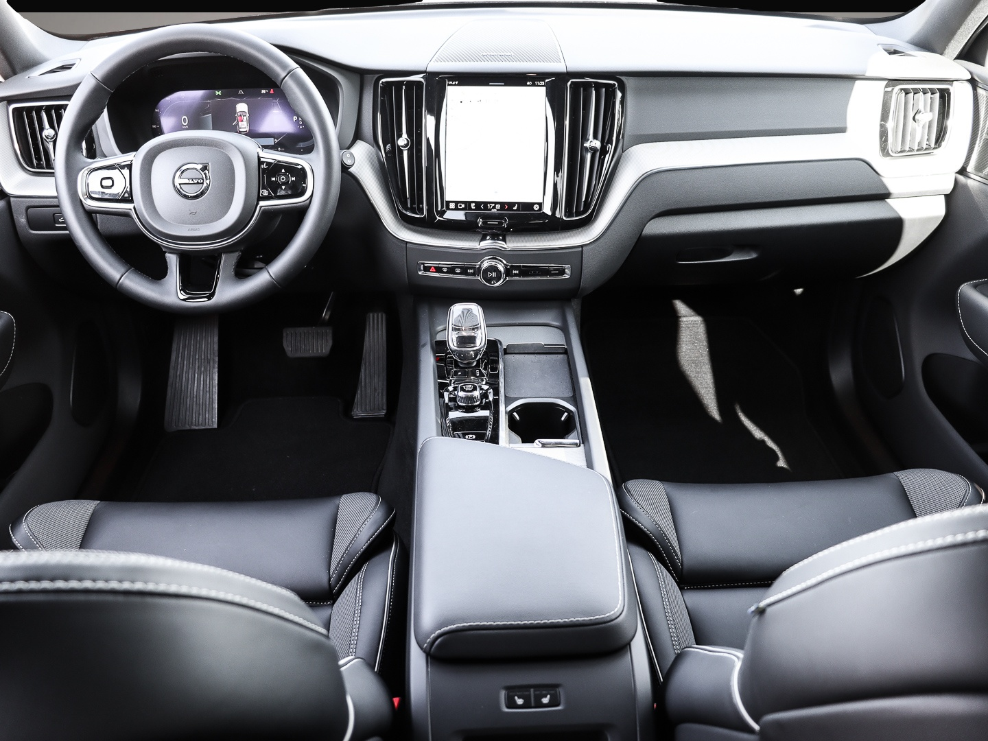 Bild 4 Volvo XC60 Plus Dark Recharge Plug-In Hybrid AWD T6 Tw