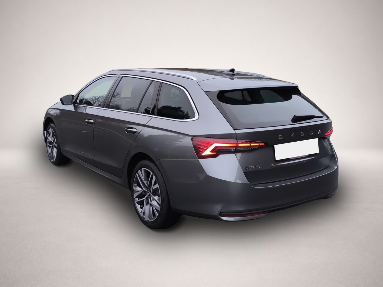 Fotografie des Skoda Octavia Combi 2.0 TDI DSG Tour AHK NAV LED MATRI