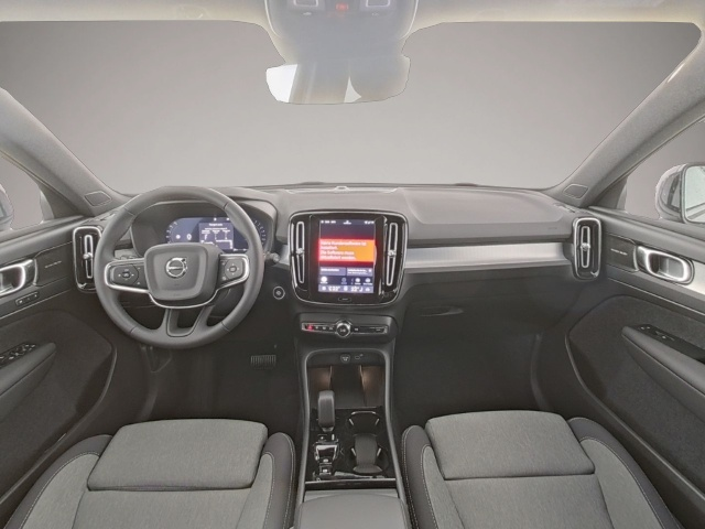 Bild 4 Volvo XC40 Plus Black Edition 2WD StandHZG Digitales C
