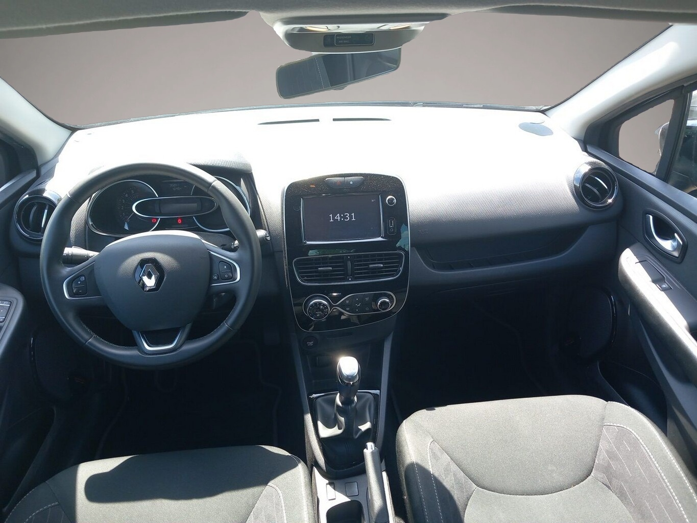 Bild 7 Renault Clio IV 0.9 TCe 90 Limited Nav PDC KeyL SHZ 16Z