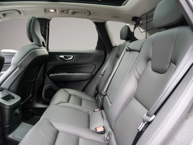 Fotografie 5 des Volvo XC60 Plus Dark Recharge Plug-In Hybrid AWD T8 Tw
