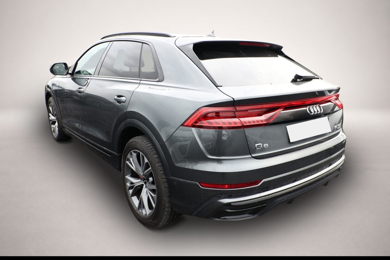 Fotografie des Audi quattro Q8 55 TFSI 340 quattro Matrix 2xS line PanoD 21Z