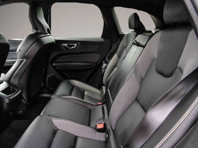Bild 6 Volvo XC60 R Design 2WD AHK Leder Digitales Cockpit Me
