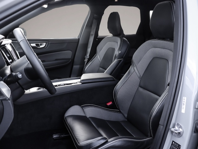 Bild 6 Volvo XC60 Plus Dark Recharge Plug-In Hybrid AWD T8 Tw