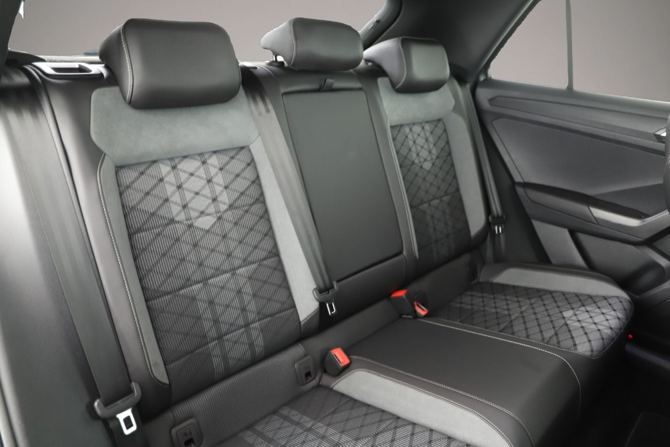 Bild 5 Volkswagen T-Roc 1.5 TSI DSG R-Line LED+/ACC