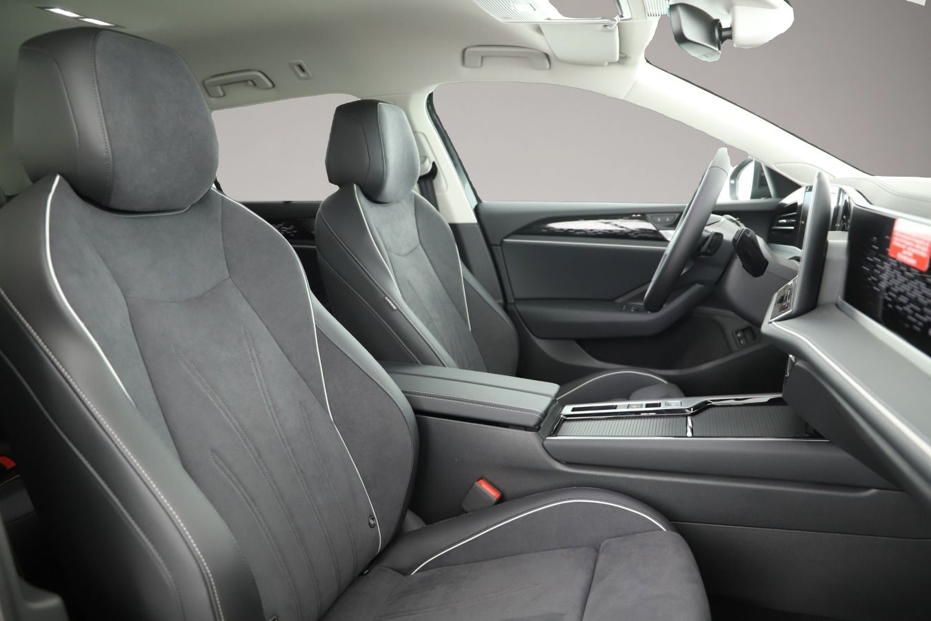 Bild 6 Volkswagen Passat Variant 1.5 eHybrid DSG Elegance IQ.Light