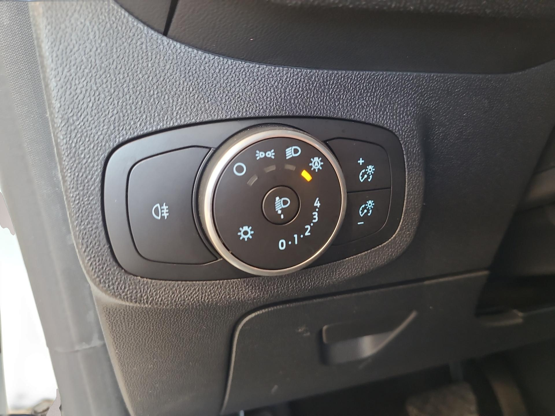 Bild 7 Ford Fiesta Cool & Connect Bluetooth LED Klima