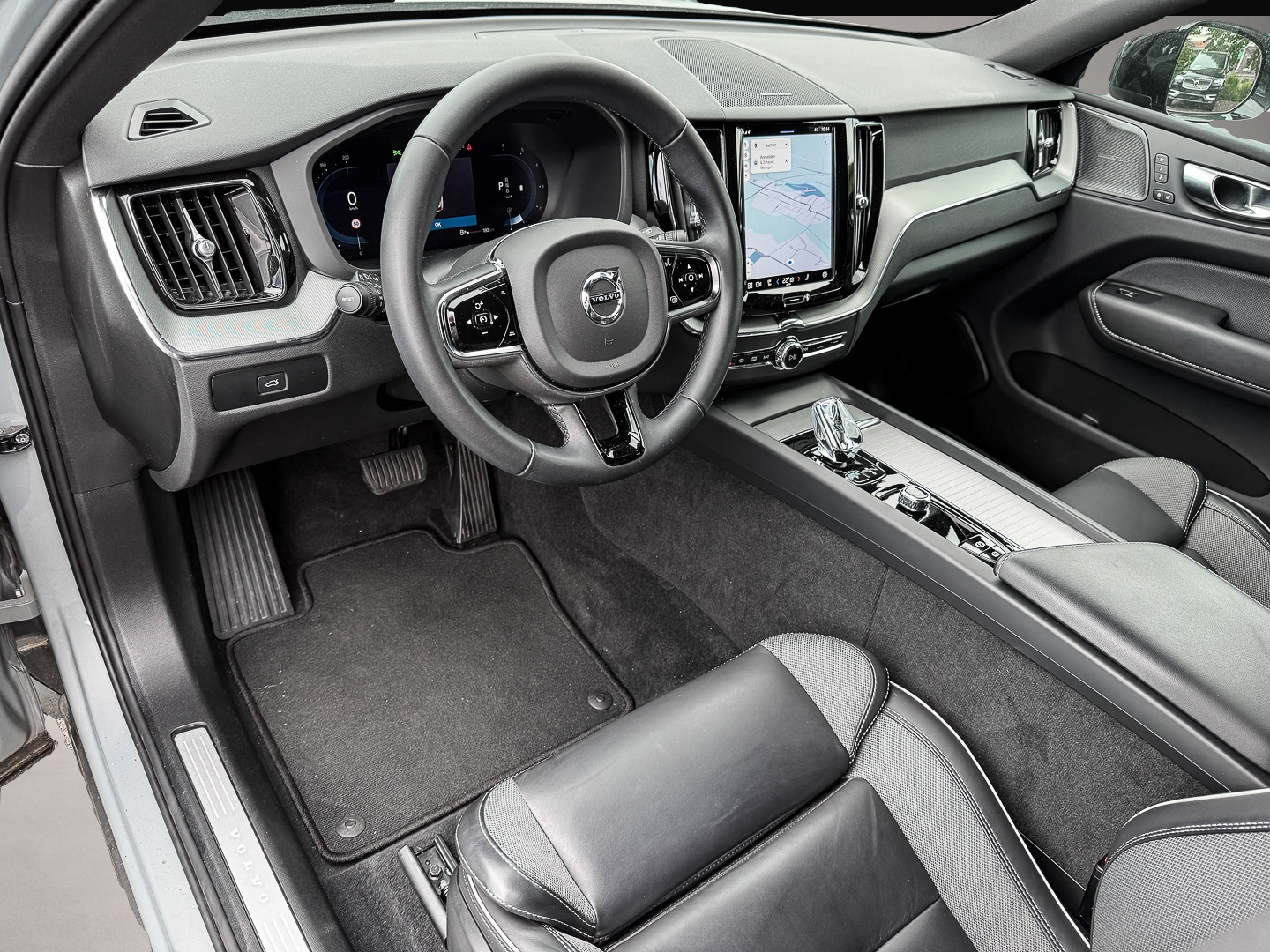 Bild 5 Volvo XC60 Plus Dark 2WD Leder Digitales Cockpit Memor