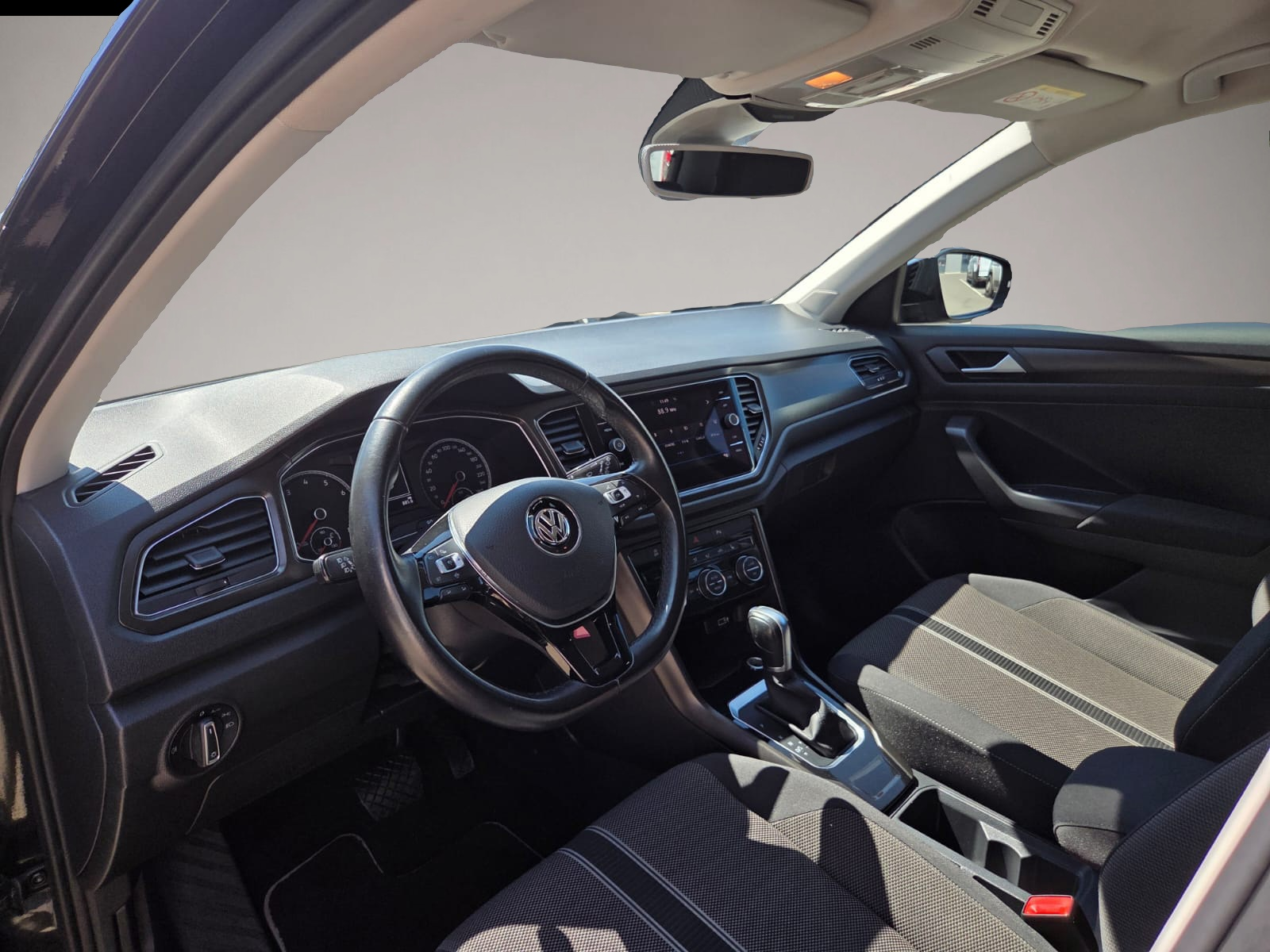 Fotografie 3 des Volkswagen T-Roc TSI 1.5 Style NAV KAM Sitzh. PDC v+h