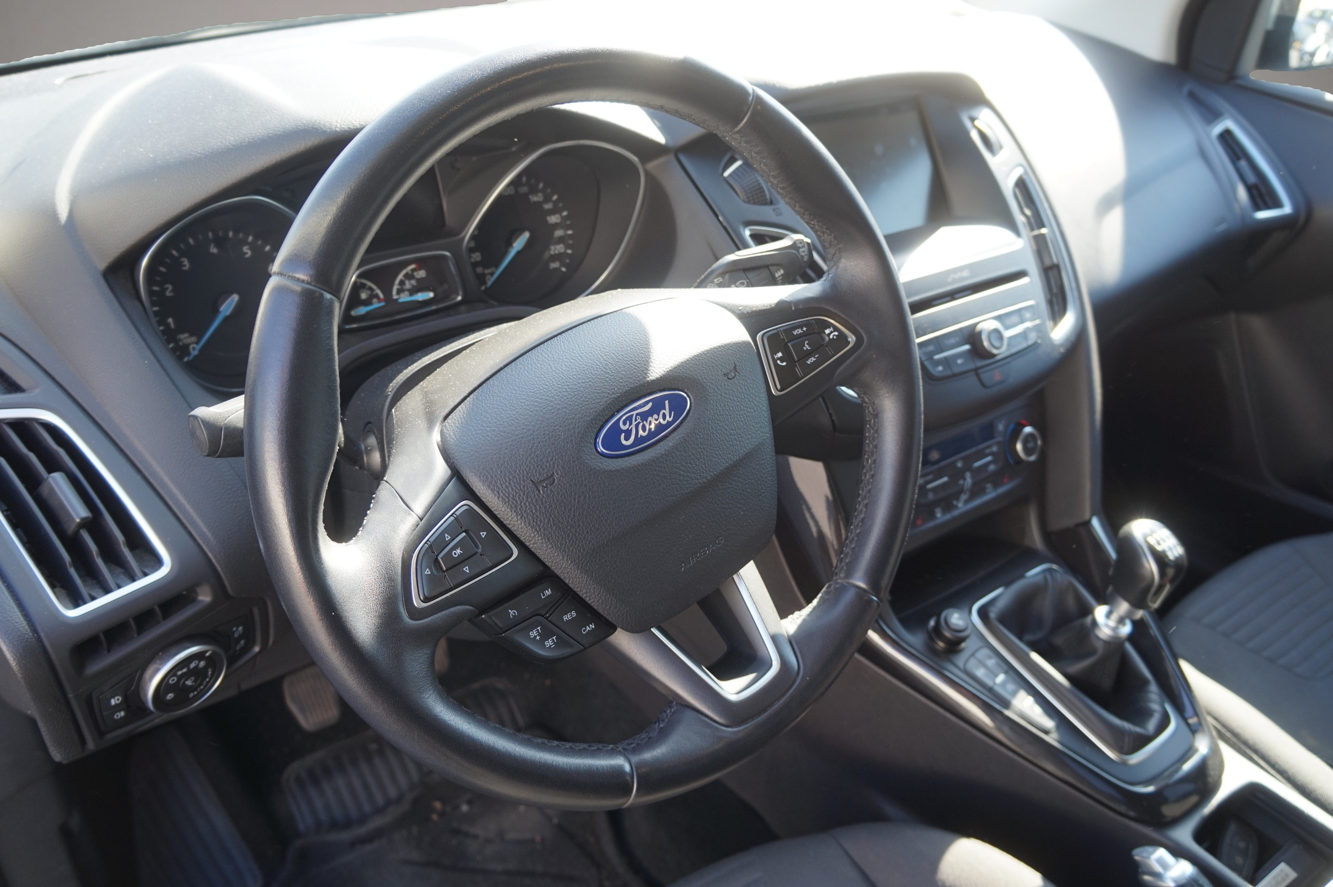 Bild 3 Ford Focus Turnier 1.5 EcoBoost Titanium*Navi*