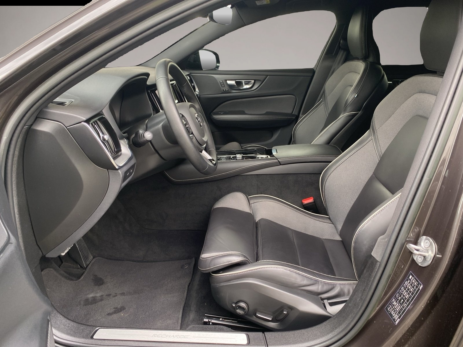 Fotografie 7 des Volvo V60 T8 Plus Dark AWD*AHK*StHzg*SHZ*MMY*RFK*