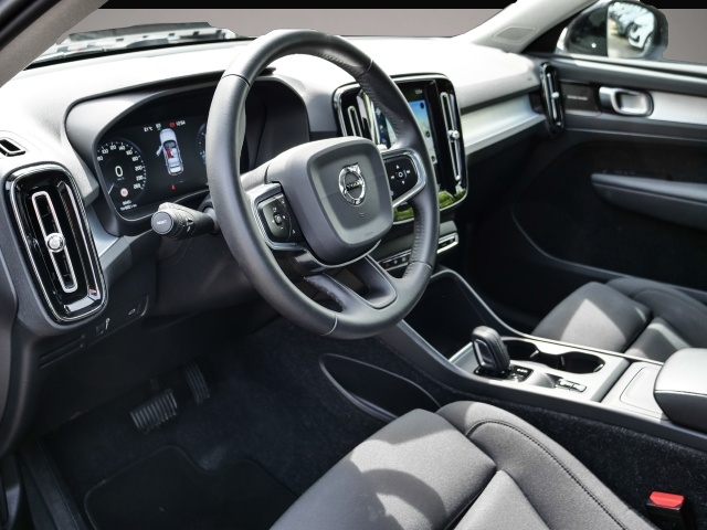 Bild 3 Volvo XC40 Momentum AWD El. Panodach Navi Digitales Co