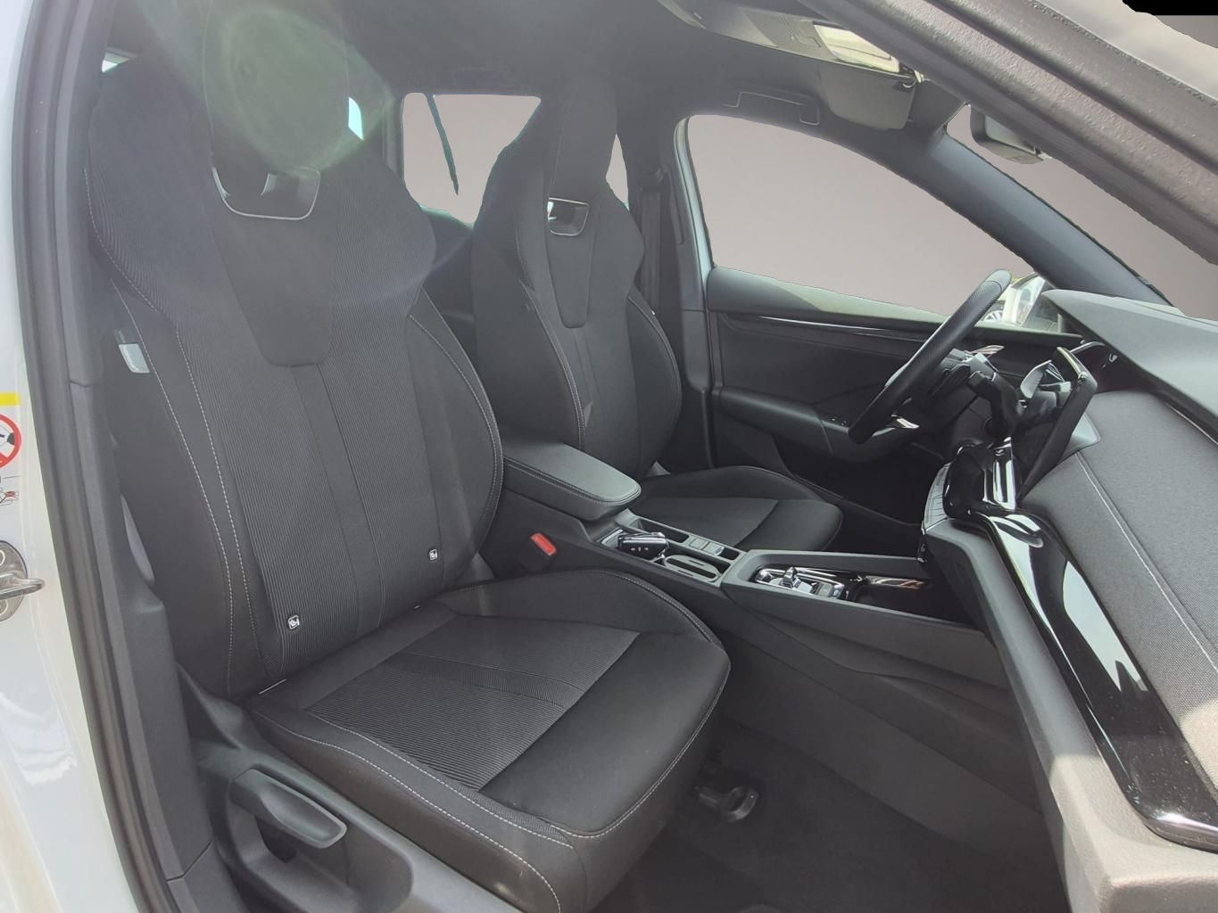 Fotografie des Skoda Octavia Combi 2.0 TDI DSG 4x4 SPORTLINE 19"+EL.H