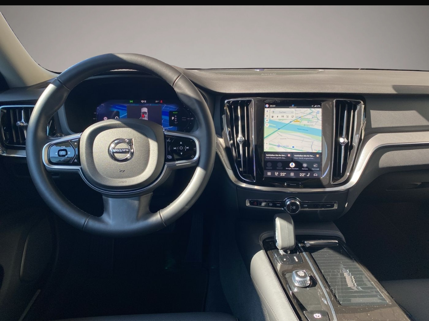 Bild 8 Volvo V60 Kombi T8 Plus Dark Recharge WiPa*LED*Navi*DA