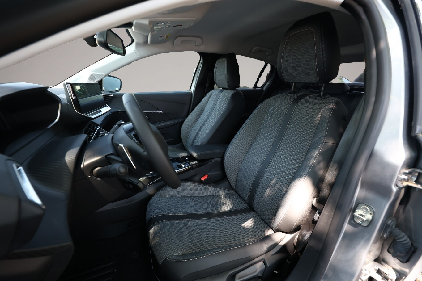 Bild 5 Peugeot 208 Hybrid Allure Nav 360° 2xPDC CarP LED PrivG