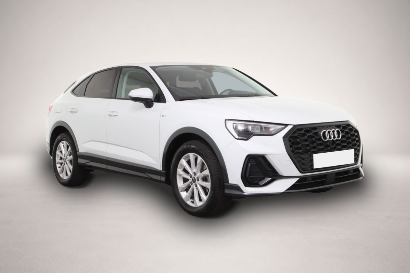 Bild 4 Audi Q3 Sportback 35 TFSI S tronic S line Navi+/AHK/1