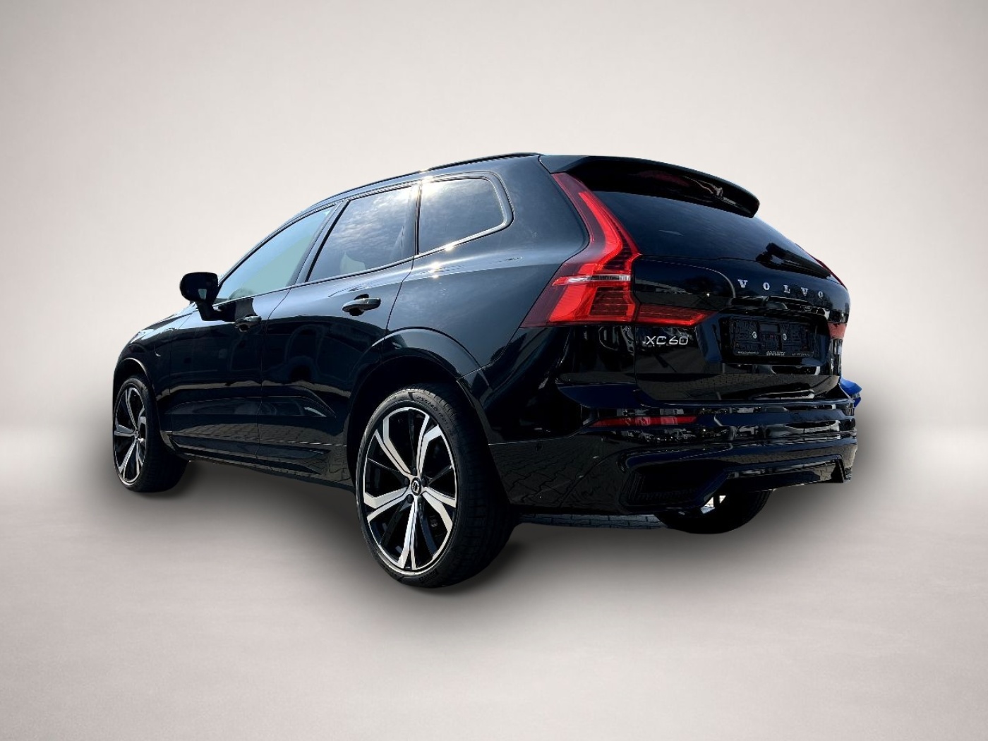 Bild 2 Volvo XC60 R-Design Recharge LED Nav Leder Head-up 360