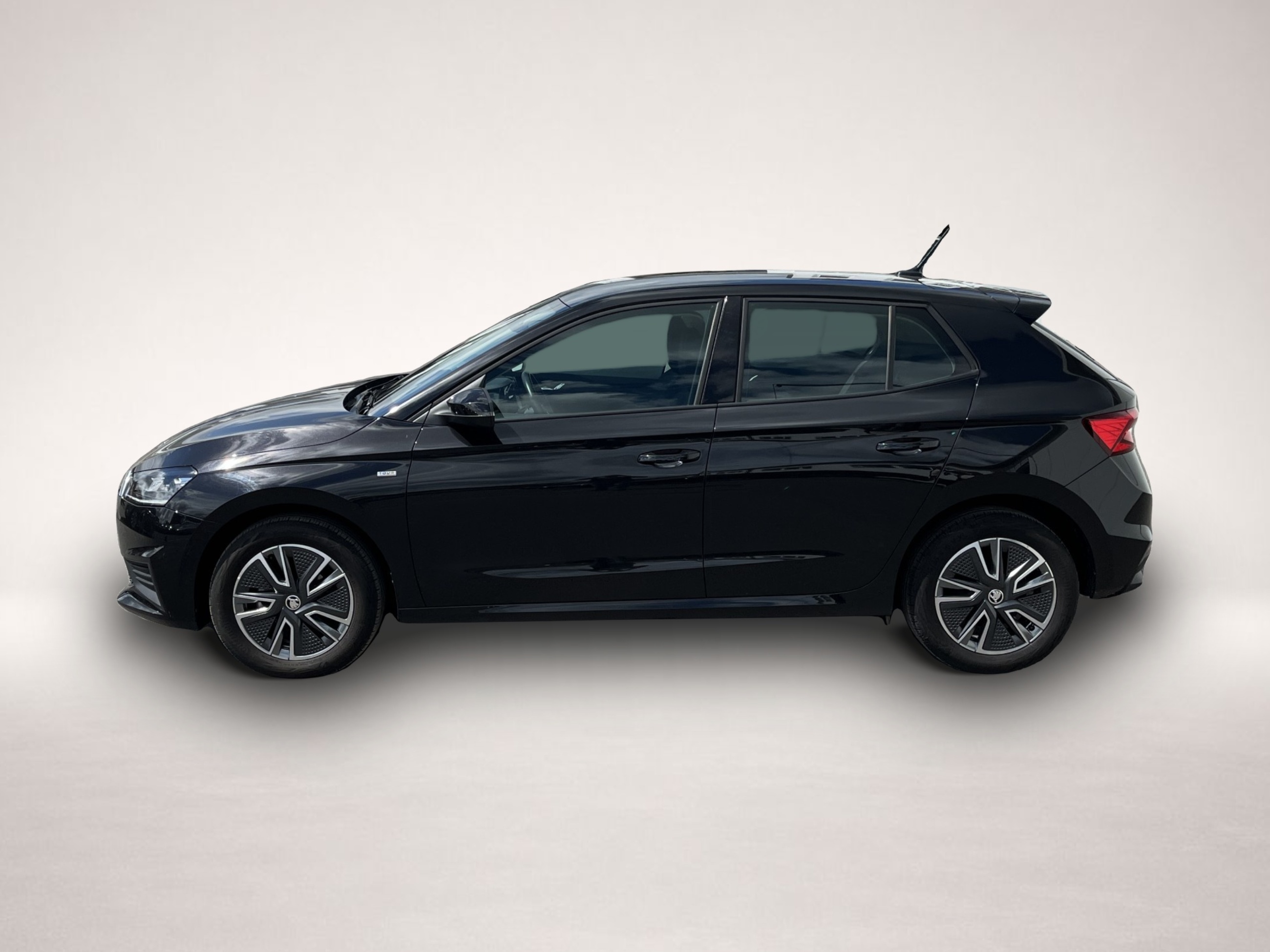 Fotografie 2 des Skoda Fabia 1.0 TSI Ambition Tour Navi LED PDC SHZ DAB