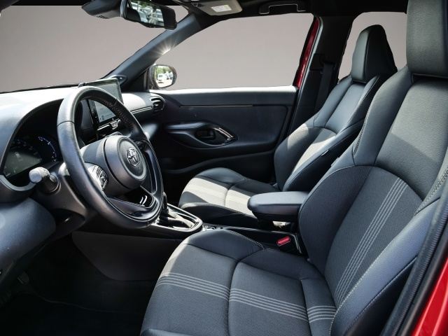 Bild 4 Toyota Yaris Cross Hybrid AWD-i Adventure Panorama Navi