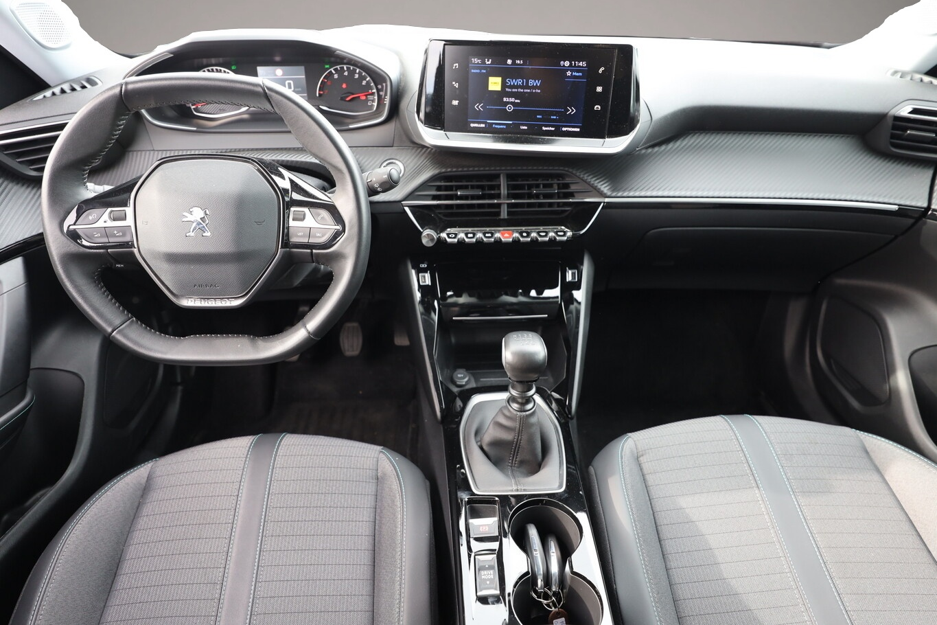Fotografie 7 des Peugeot 2008 1.2 PureTech 100 Allure CarPlay PDC LM17Z
