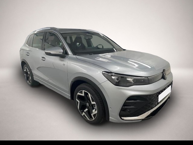 Fotografie Volkswagen Tiguan R-Line 1.5 eTSI 150PS/110kW DSG7 2026 +AHK +HuD.