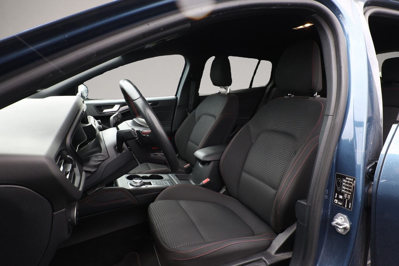 Bild 6 Ford Focus 1.5 Ecoboost 150 Aut ST-Line X LED Nav 18Z