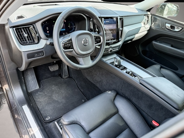 Fotografie 5 des Volvo XC60 Ultra Dark Recharge Plug-In Hybrid AWD T8 T