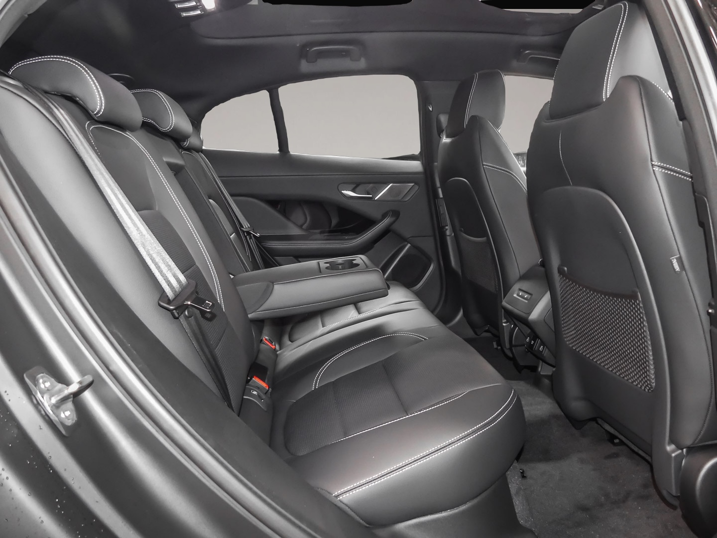 Bild 5 Jaguar I-Pace R-Dynamic SE EV400 Allrad HUD StandHZG Pa