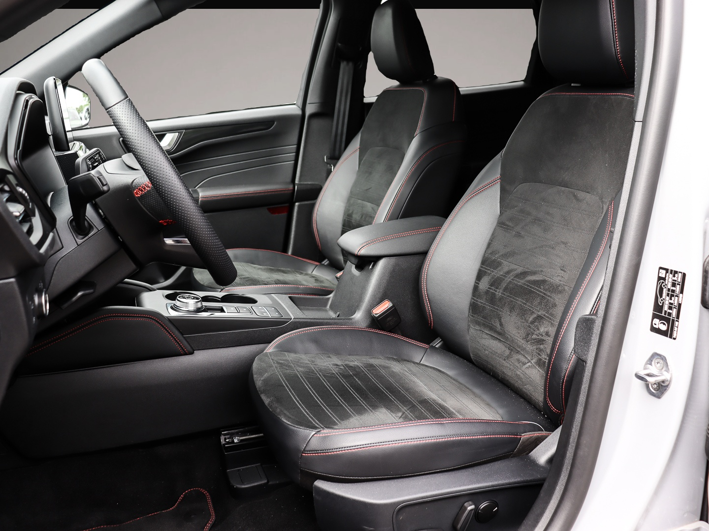 Bild 6 Ford Kuga Graphite Tech Edition Black Package 225PS P