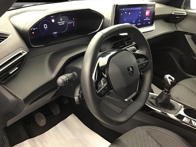 Bild 4 Peugeot 2008 100PS S&S BVM6 Allure 74 kW (101 PS), Scha.