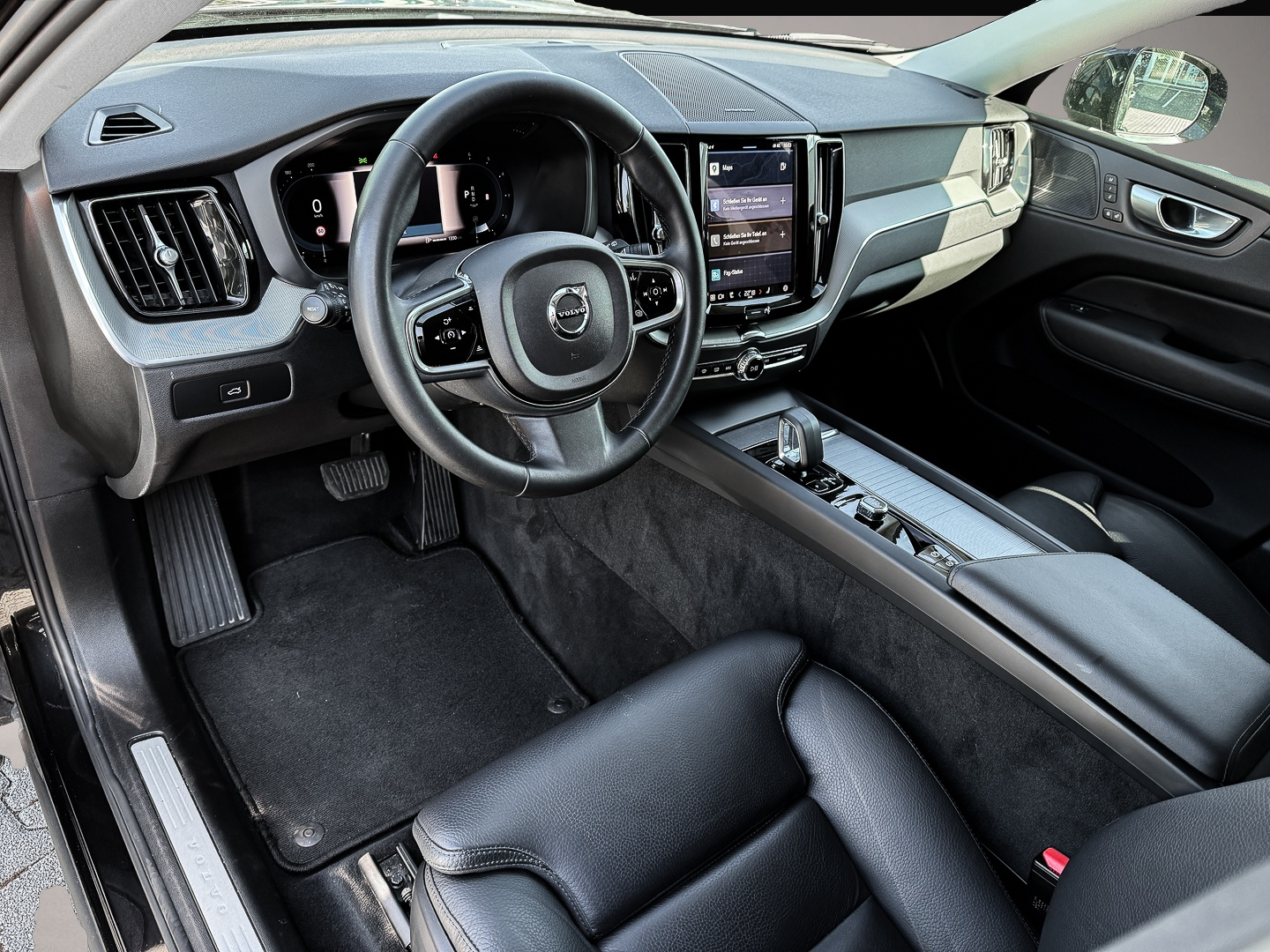 Fotografie 4 des Volvo XC60 Plus Dark AWD B4 Diesel EU6d StandHZG AHK D