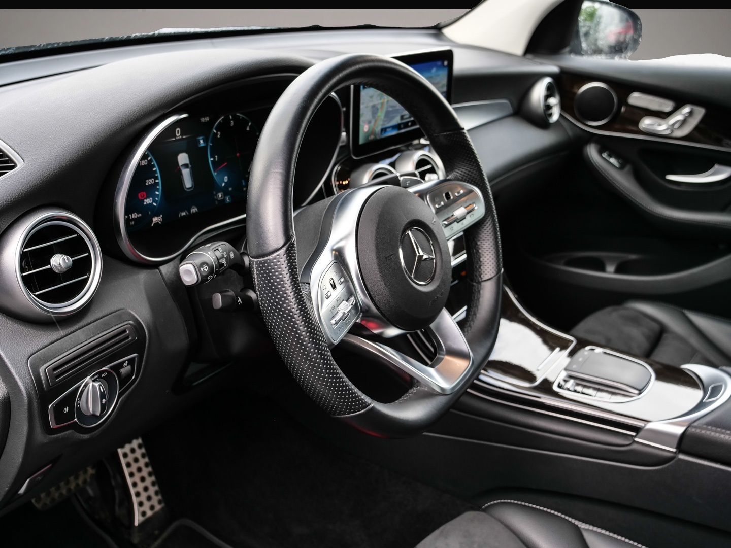 Bild 3 Mercedes-Benz GLC 400 d 4Matic Luftfederung digitales Cockpit