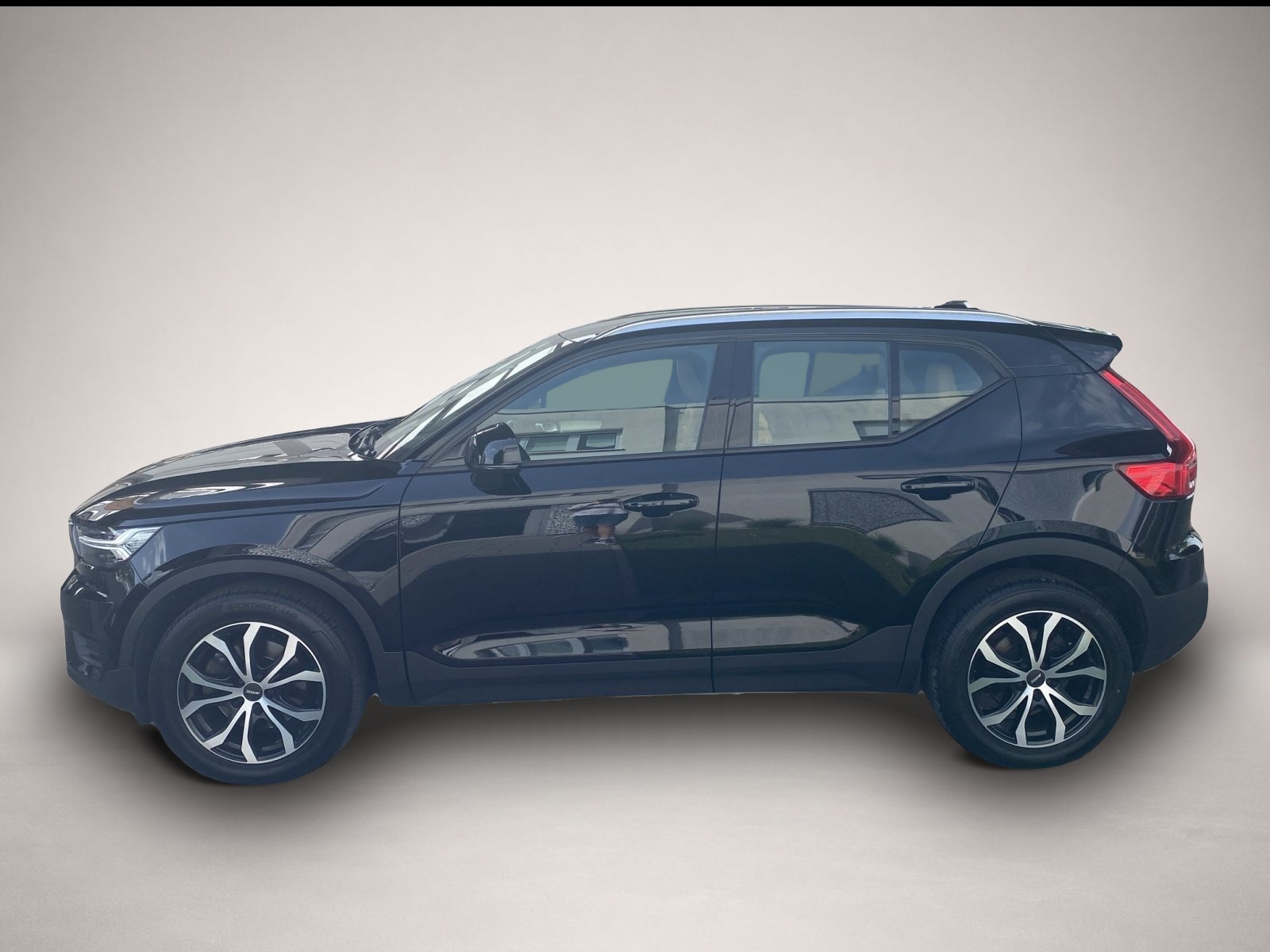 Bild 2 Volvo XC40 D4 Momentum Pro AWD LED+Navi+SHZ+WinP+RFK