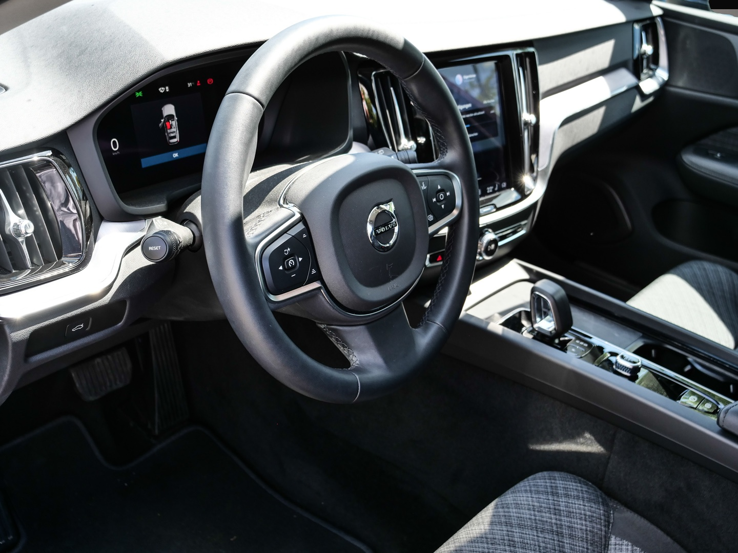 Bild 3 Volvo V60 Kombi Core Digitales Cockpit Soundsystem LED