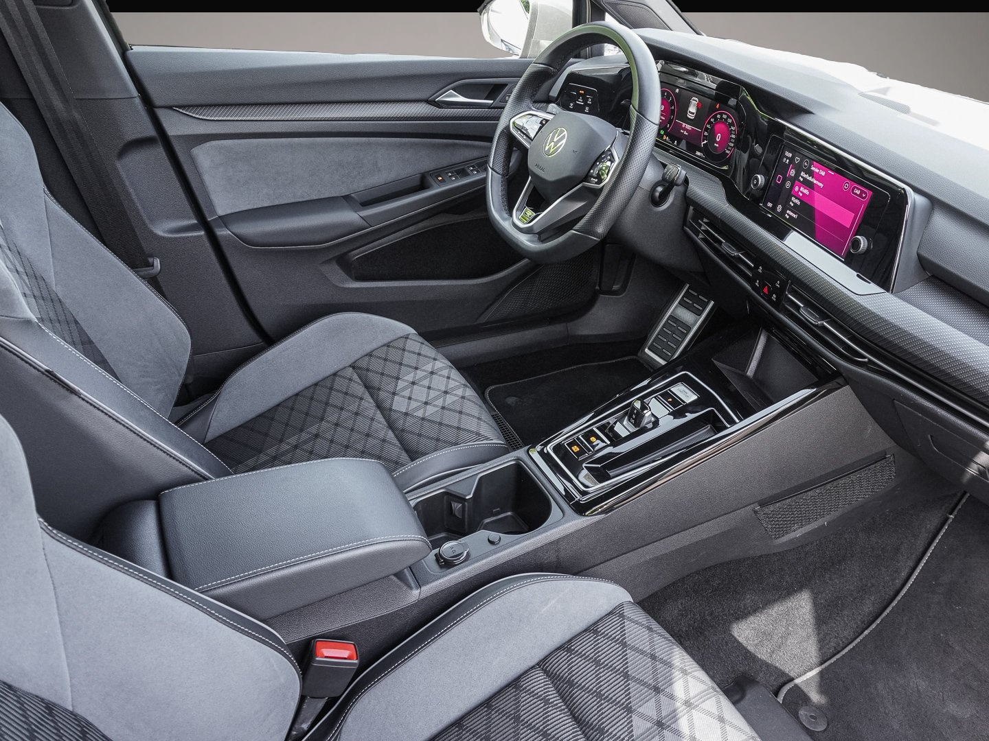Bild 6 Volkswagen Golf 1.5 eTSI DSG R-Line PDC ALU SPORTFHW