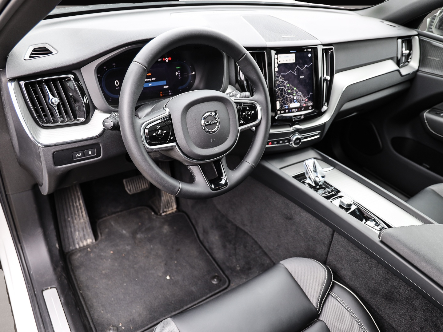 Bild 3 Volvo XC60 Plus Dark Recharge Plug-In Hybrid AWD T8 Tw