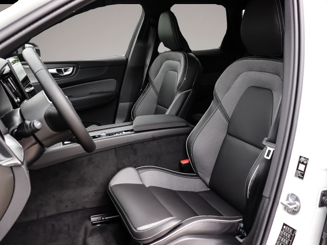 Volvo XC60 XC60 B5 Benzin AWD Plus Black Edition Lagom-Pake - Thumbnail 6