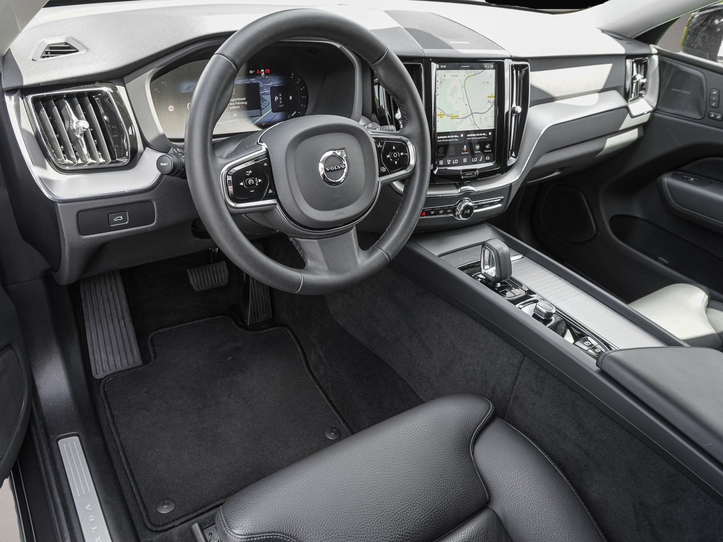 Bild 7 Volvo XC60 B4 2WD Plus Dark AHK LED Harman/Kardon