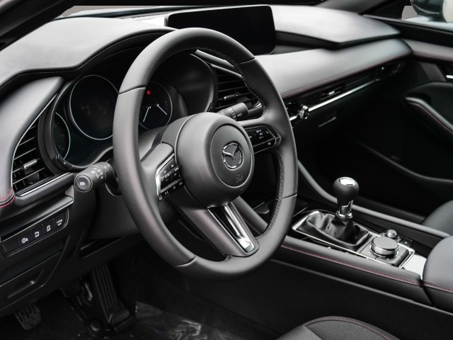 Bild 3 Mazda 3 Homura 2.5L e-SKYACTIV G 140PS 6MT FWD