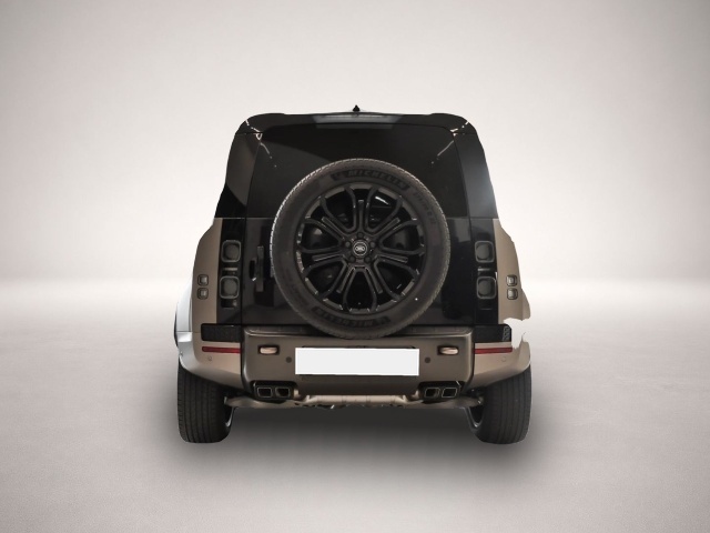 Bild 7 Land Rover Defender V8 110 4.4 Benzin P635 OCTA HUD El. Pan